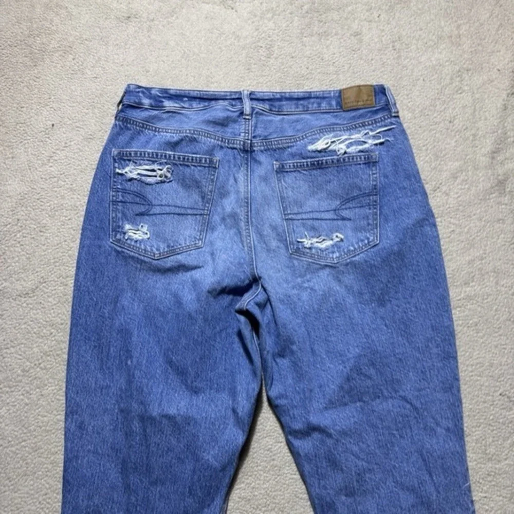 American Eagle Jeans Womens 14 Mom Jean Distressed Light Wash‎ Cotton Meas 32x27